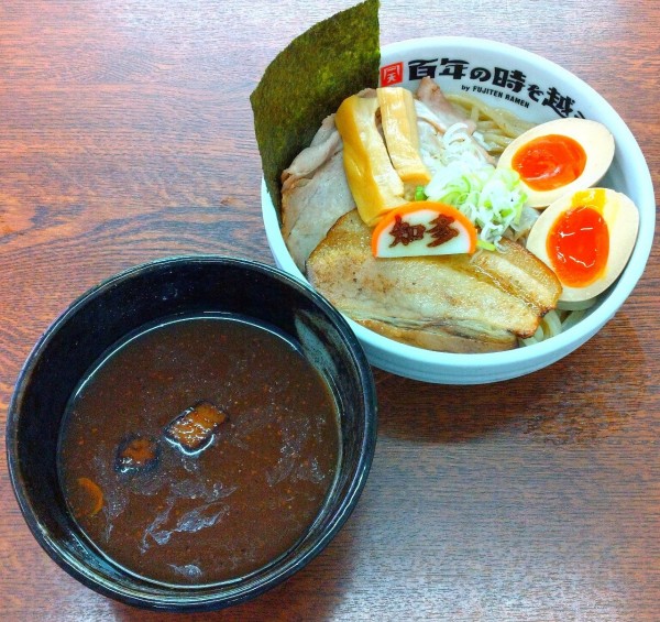 「つけ麺 900円＋味玉子 100円＋激薄ロース肉(サービス)」@百年の時を越えての写真