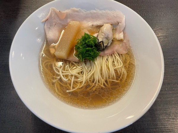 「牡蠣しじみラーメン　950円」@自家製麺 牡蠣工房 Uguisuの写真