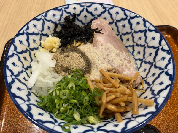 「背脂煮干まぜそば」@葵製麺 イオンモール川口店の写真
