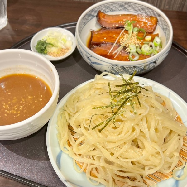 「豚煮ざるら〜めん(味噌だれ)」@手打ちらーめん 満月の写真