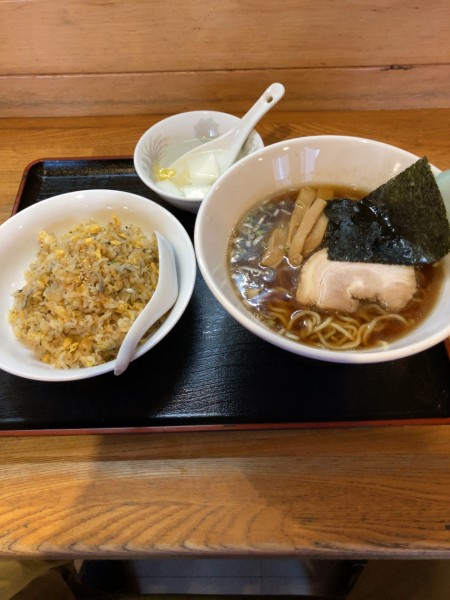 「煮干しラーメン+チャーハンセット　1430円」@ホサナの写真