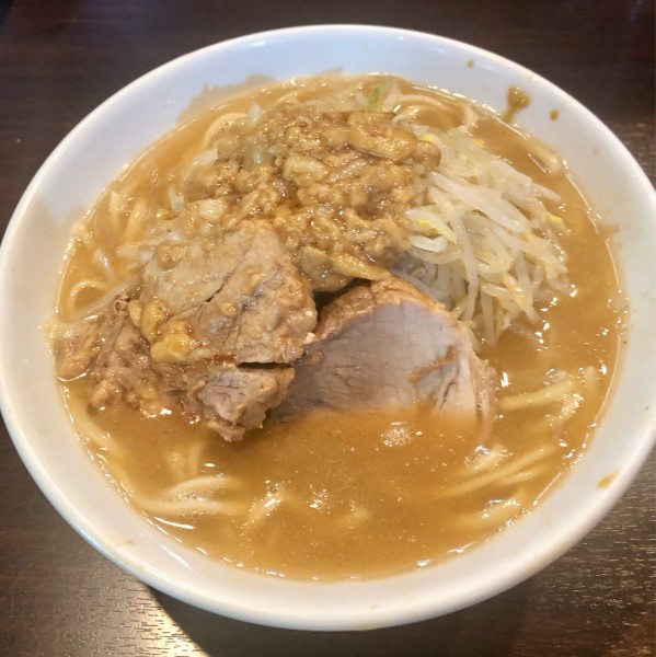 「ラーメン 生卵 850+80円」@ピコピコポンの写真