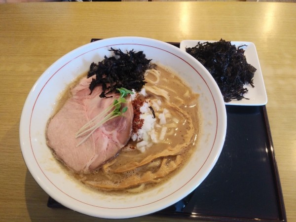 「飛魚煮干豚骨ラーメン　バラのり　850+100円」@麺や 兼蔵の写真