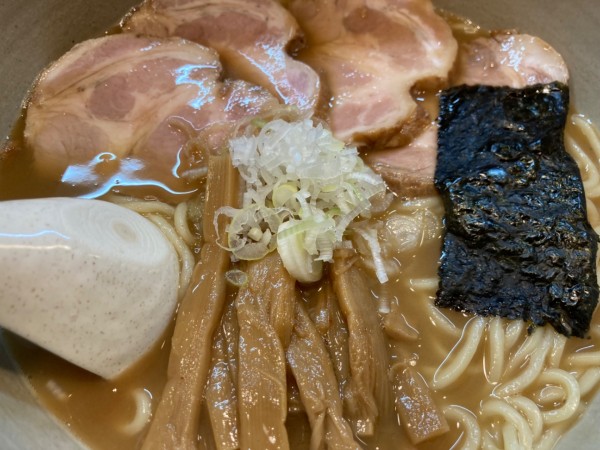 「らーめん(大)+チャーシュー」@麺屋吉左右の写真