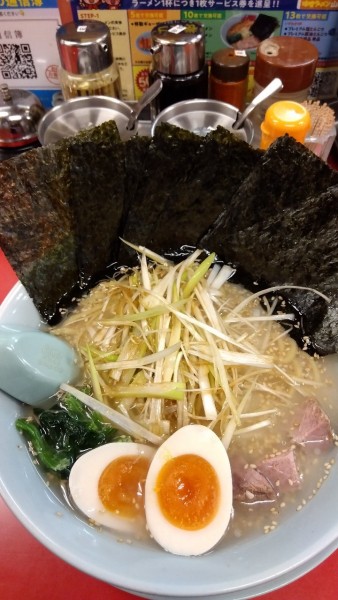 「塩ネギラーメン+海苔+無料味付玉子」@ラーメン山岡家 千葉鎌ヶ谷店の写真