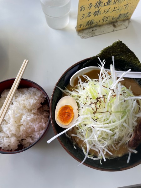 「味噌ラーメン中ライス」@北海道らーめん小林屋 茅ヶ崎店の写真