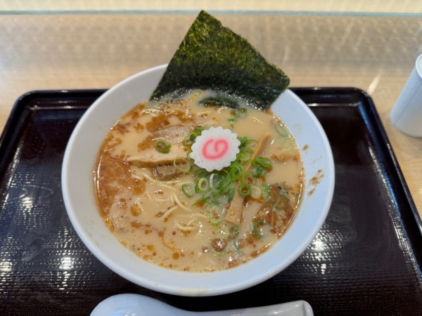 「富士山燻製醤油らぁめん  990円」@らーめんたいざん 海老名SA店の写真