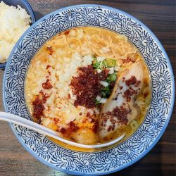 濃厚煮干し焦がしニンニクそば