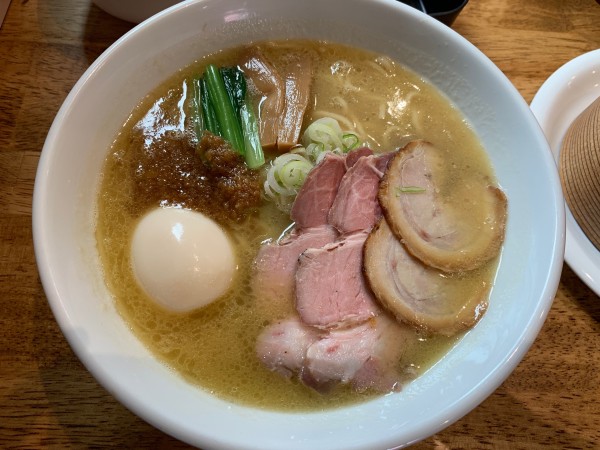 「特製いづるラーメンとろり醤油」@ラーメンいづるの写真