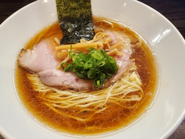 「淡麗豚骨醤油らーめん」@淡麗豚骨 TSUCHINOTOMIの写真