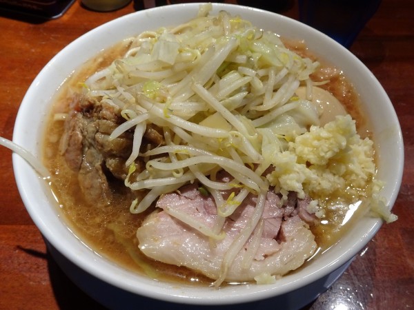 「ラーメン豚2枚（980円）＋味玉（120円）ニンニク」@豚ノヴァ 国分寺本店の写真