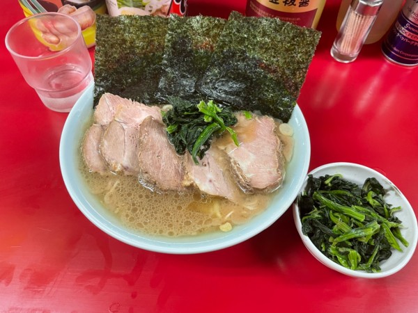 「チャーシュー麺、ほうれん草」@横浜家系ラーメン 末広家の写真