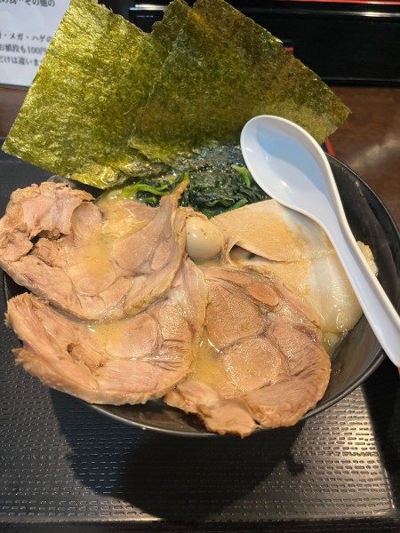 「チャーシューメン(1100円)」@横浜家系ラーメン 翔家 藤岡店の写真