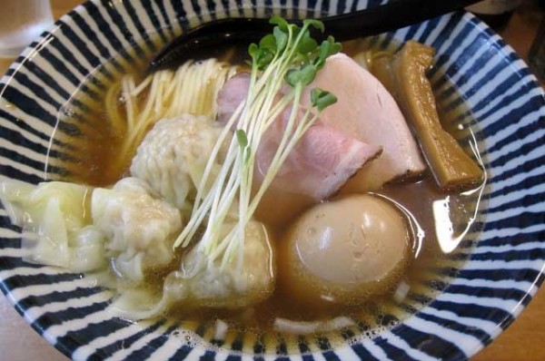 「ワンタン麺　1,060円＋味玉　110円」@麺や鶏とだしの写真