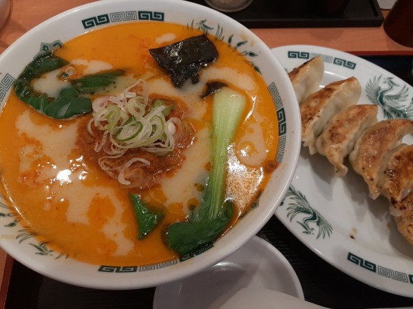 「坦坦麺＋餃子」@日高屋 天王町駅前店の写真