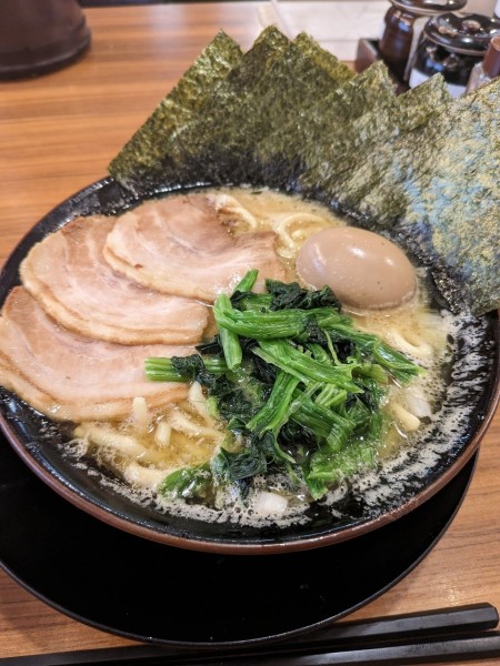 「MAXラーメン、明太子ご飯」@横浜家系ラーメン 壱角家 綾瀬東口店の写真