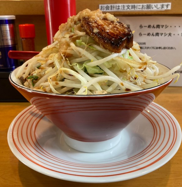 「らーめん大 900円(ヤサイマシマシカラメ)」@スタ麺 あひるの写真