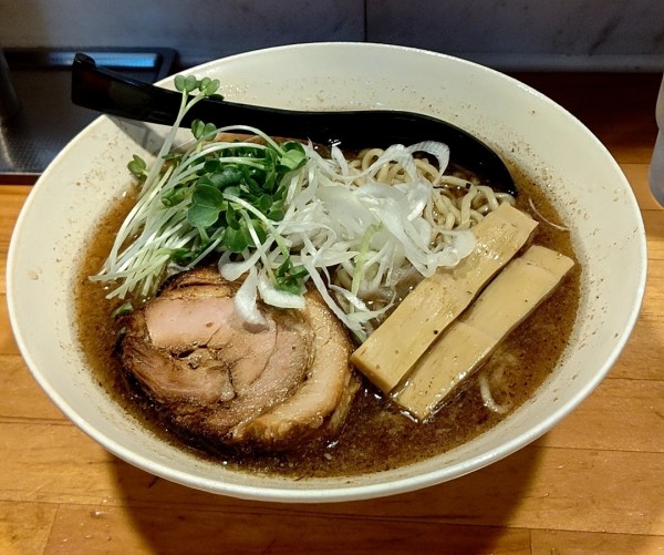 「醤油あらびきラーメン980円」@ボニート・ボニートの写真