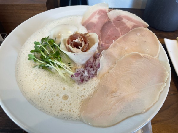 「特製 泡鶏白湯 塩ラーメン」@鶏×麦 ららの写真