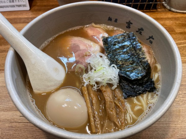「らーめん＋チャーシュー」@麺屋吉左右の写真