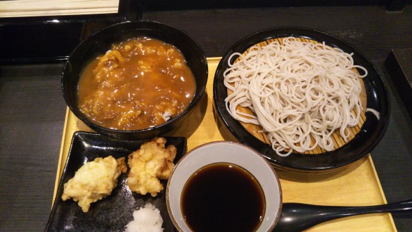「カレー丼セット、鳥から天おまけ」@小諸そば 水道橋店の写真