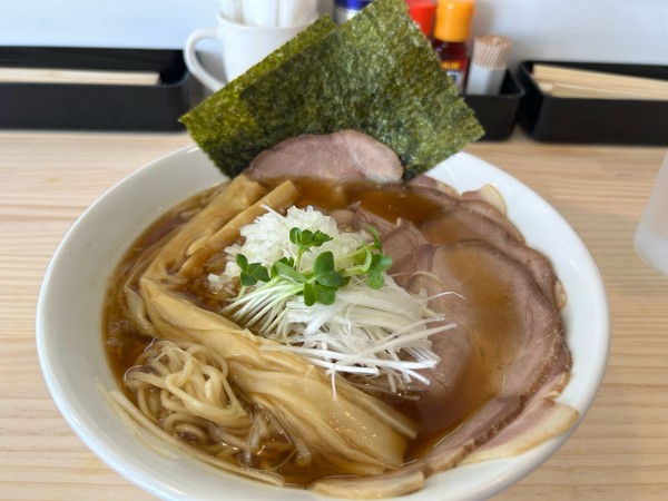 「醤油チャーシュー麺1150円」@麺屋 亮の写真