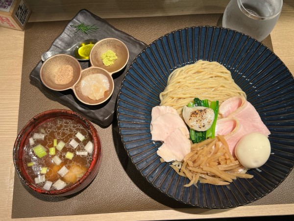 「『特製』帆立の昆布水つけ麺 黒 【醤油】　1,400円」@Tokyo Style Noodle ほたて日和の写真