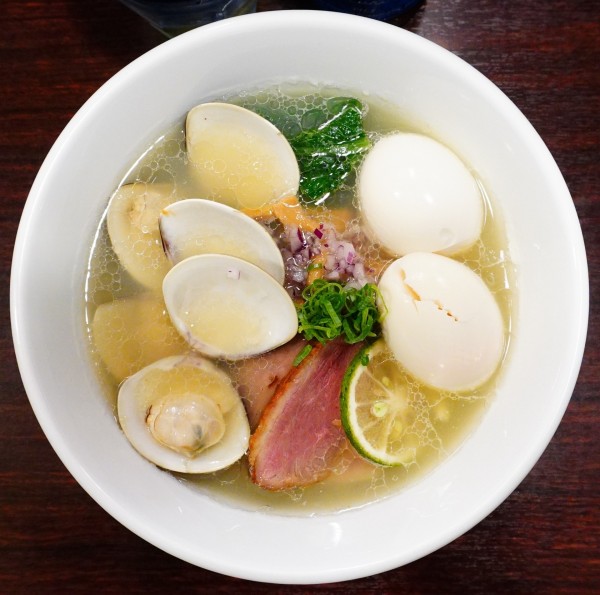 「【限定】鴨とハマグリの塩そば＋味玉＋COEDOビール」@麺屋 ルリカケスの写真