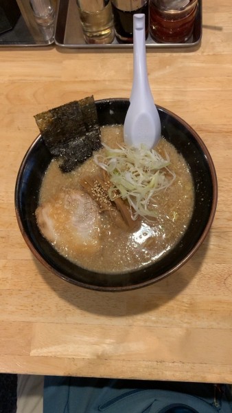 「黒らーめん　こってり880」@らーめんめんぱちの写真