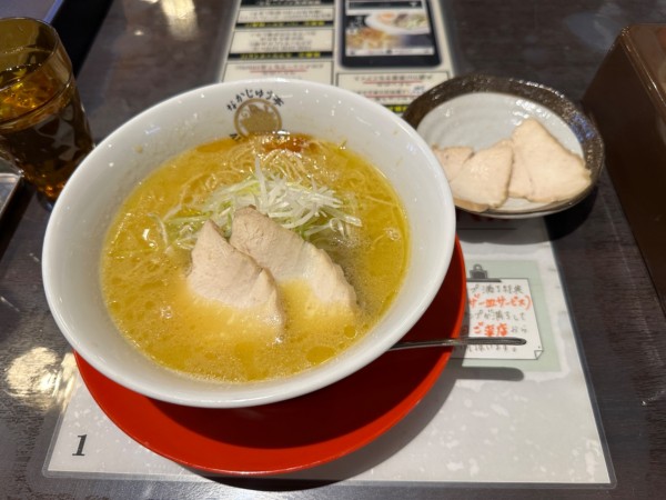 「醤油鶏白湯らあめん(替え玉食べ放題)1,180円」@らーめんや なかじゅう亭 高崎オーパ店の写真