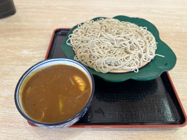 「カレーそばせいろ（並盛）880円」@すかや 鶴見支店の写真