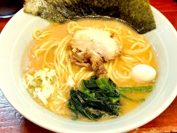 「家系醤油豚骨」@横浜家系ラーメン 圭壱家の写真