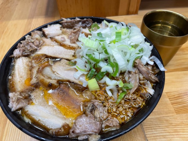 「激辛チャーシュー麺＋長ネギ」@北大塚ラーメンの写真