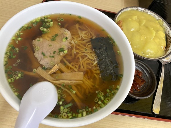 「Hセット（ちびカツカレー丼＋醤油ラーメン）950円」@松島軒の写真