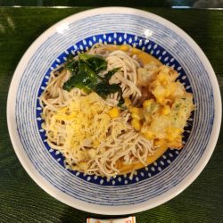 ぶっかけそば(390円)本日の天ぷら(120円)