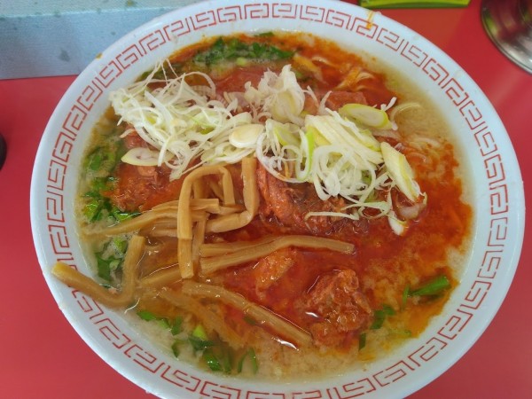 「辛口ホルモンメン700円」@ラーメンスタンド とん平食堂の写真