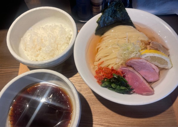 「鴨出汁手揉み昆布水つけ蕎麦(醤油)中盛　小ご飯」@鴨出汁中華蕎麦 麺屋yoshikiの写真