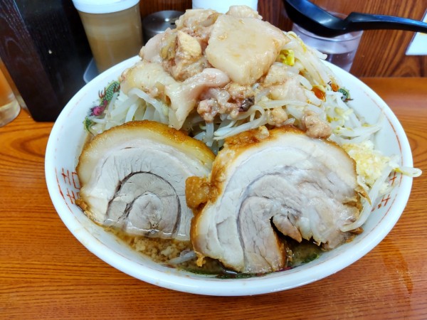 「ラーメンブタ２枚入り」@ラーメン二郎 亀戸店の写真