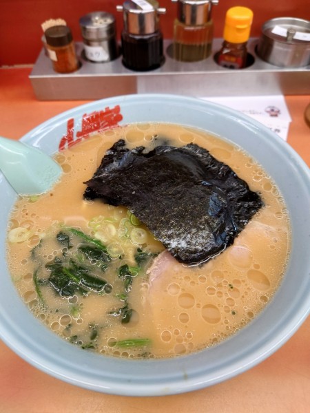 「醤油ラーメン」@ラーメン山岡家 さいたま宮前店の写真