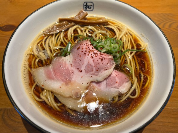 「醤油ブラック」@麺や 拓の写真