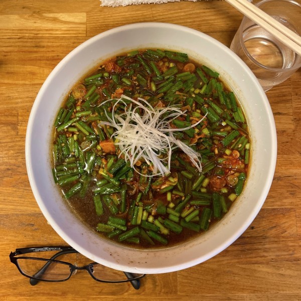 「にらの極みそば＜汁あり＞細麺」@NOODLE BOWL MAZEの写真