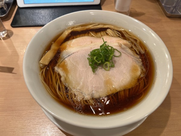 「大盛醤油らぁ麺　1,000円」@らぁ麺 はやし田 味の素スタジアム店の写真