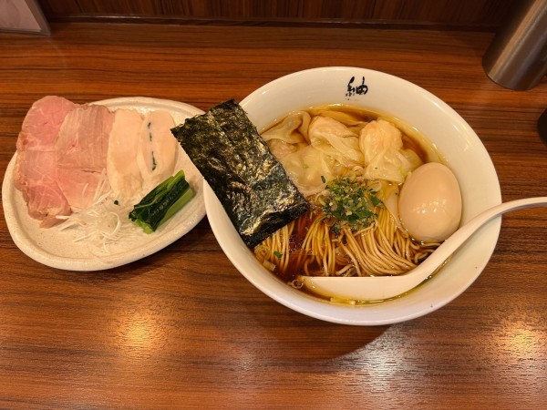 「特製醤油ラーメン＋大盛り」@紬生の写真
