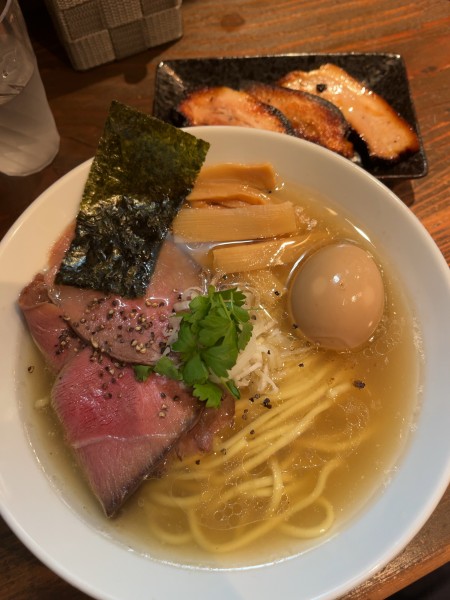 「牛骨中華そば(塩)+チャーシュー+味玉」@麺屋たつみ 喜心 秩父店の写真