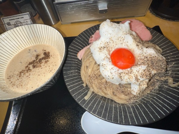 「【9月限定】背脂カルボナーラつけ麺・大+〆チーズごはん」@セアブラノ神 slurpの写真