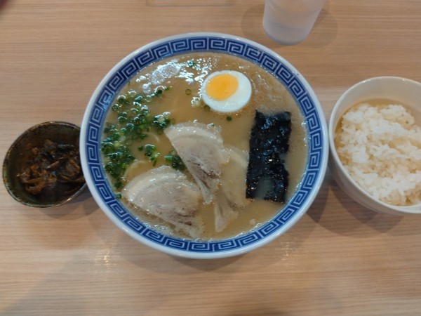 「ラーメン¥800+辛子高菜¥100+ライス¥150-」@三代目 沖食堂の写真