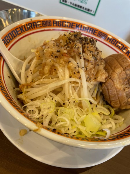 「汁なし ミニ」@顎で喰らえ ラウンドワン草加店の写真