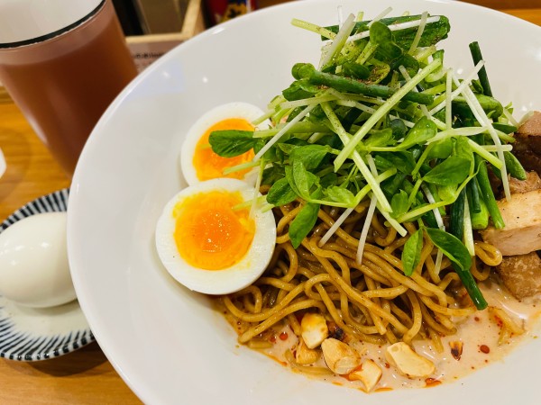 「辛くるみ(冷やし) 1,200円 塩たまご 100円」@しののめヌードルの写真