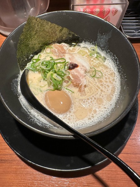「味玉とんこつらぁ麺」@だるまのめ 秋葉原店の写真