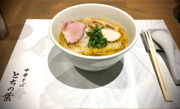 「純鶏出汁白醤油そば+ﾄﾘｭﾌ和え玉(1000￥+250￥)」@中華そば とちの葉の写真